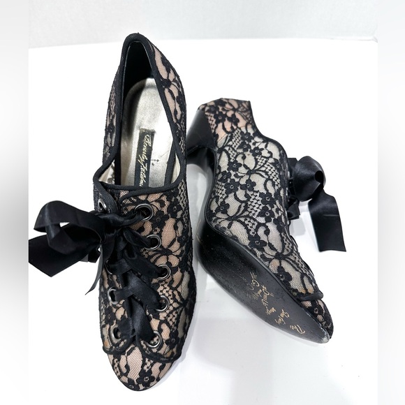 Beverly Feldman Black and Cream Ribbon Lace Up Bootie Pump Heels Size 7.5 Y2K - Picture 7 of 12